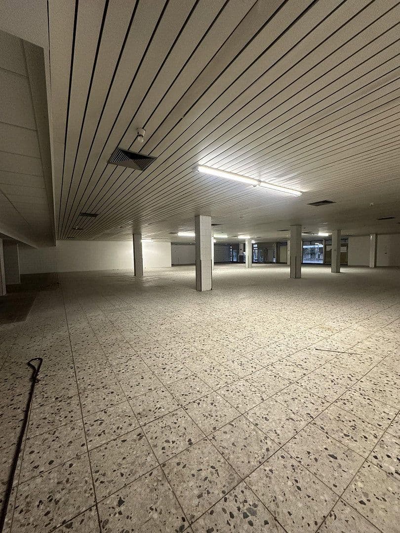 Prenájom nebytového priestoru 1.236 m², MierendorffWeg 19, Essen, Severné Porýnie - Westfálsko Prenájom nebytového priestoru 1.236 m², MierendorffWeg 19, Essen, Severné Porýnie - Westfálsko