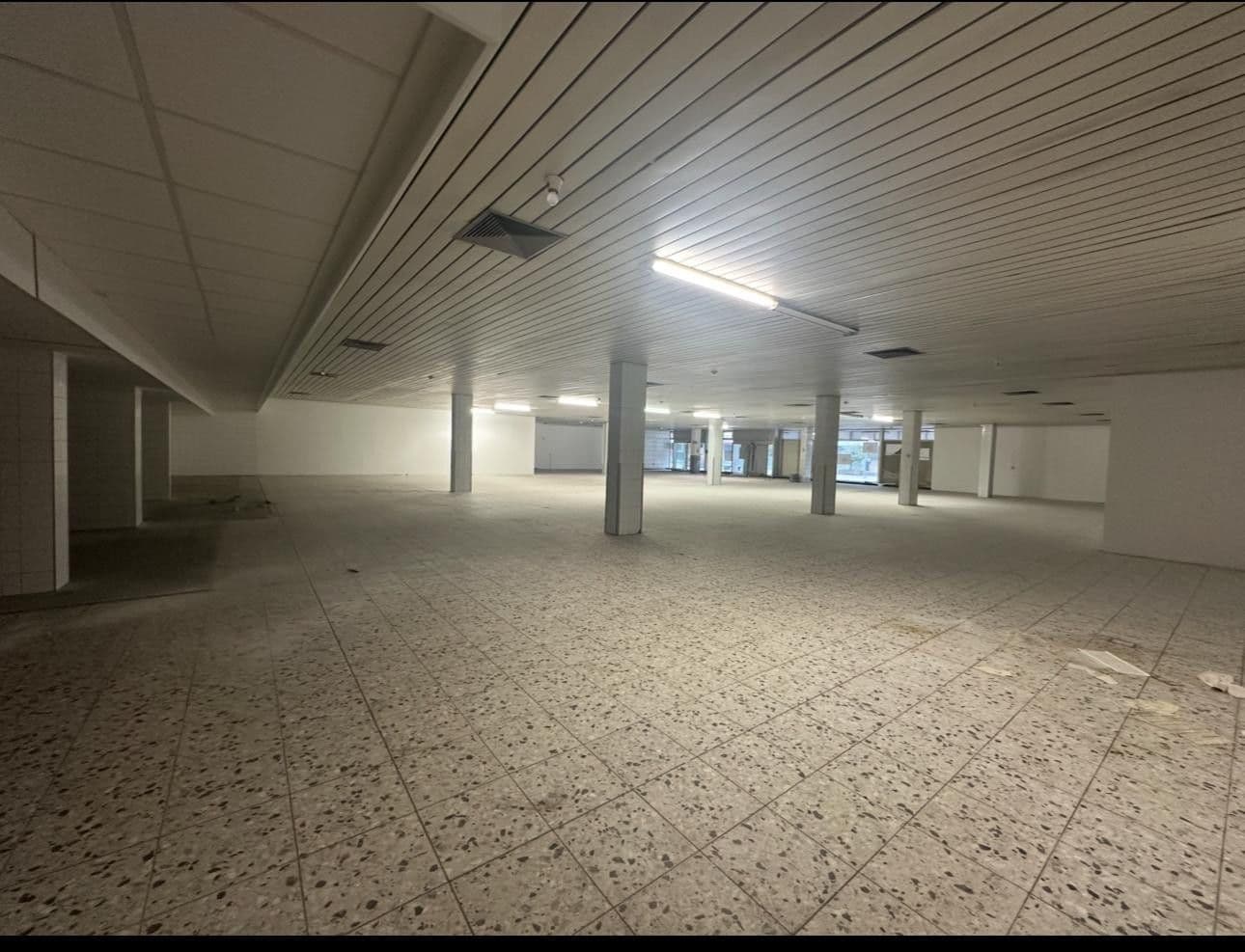 Prenájom nebytového priestoru 1.236 m², MierendorffWeg 19, Essen, Severné Porýnie - Westfálsko Prenájom nebytového priestoru 1.236 m², MierendorffWeg 19, Essen, Severné Porýnie - Westfálsko
