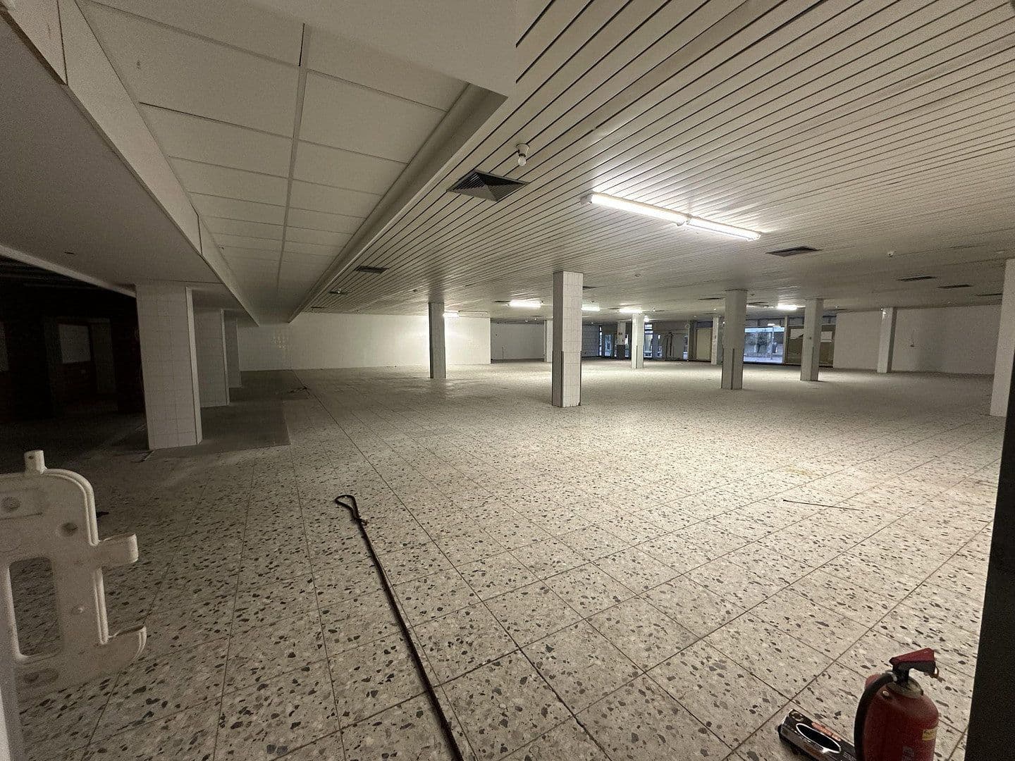 Prenájom nebytového priestoru 1.236 m², MierendorffWeg 19, Essen, Severné Porýnie - Westfálsko Prenájom nebytového priestoru 1.236 m², MierendorffWeg 19, Essen, Severné Porýnie - Westfálsko