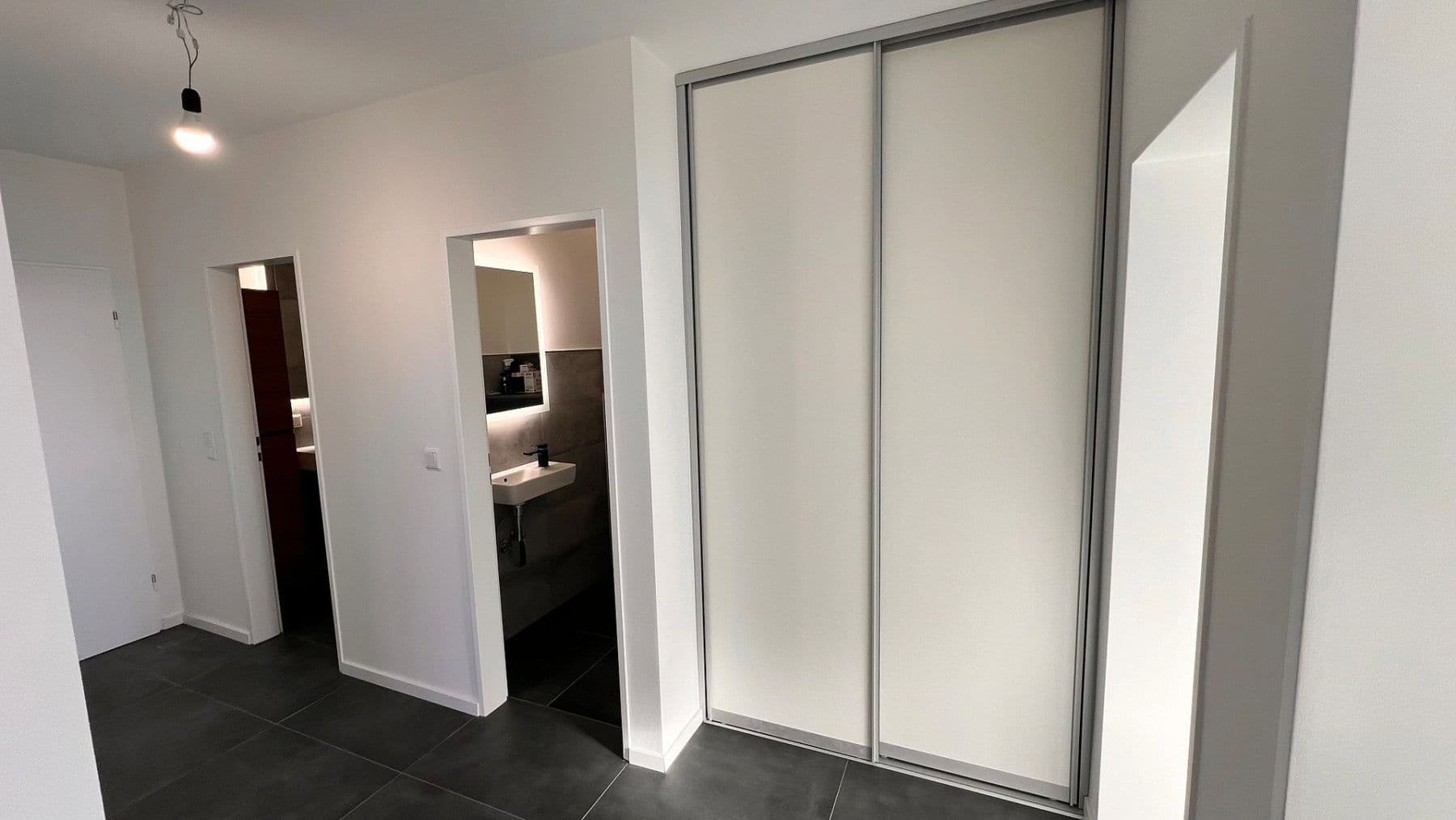 Prenájom bytu 3-izbový 77 m², Mettmann, Severné Porýnie - Westfálsko Prenájom bytu 3-izbový 77 m², Mettmann, Severné Porýnie - Westfálsko