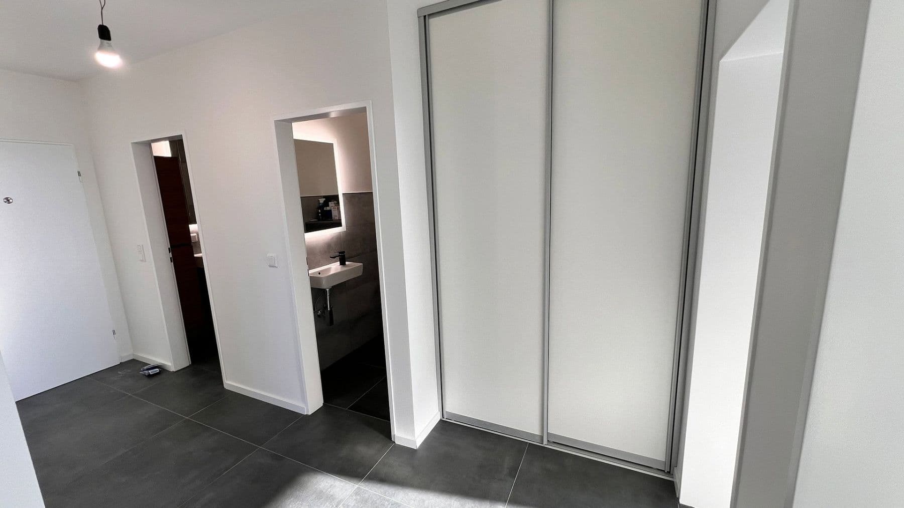 Prenájom bytu 3-izbový 77 m², Mettmann, Severné Porýnie - Westfálsko Prenájom bytu 3-izbový 77 m², Mettmann, Severné Porýnie - Westfálsko