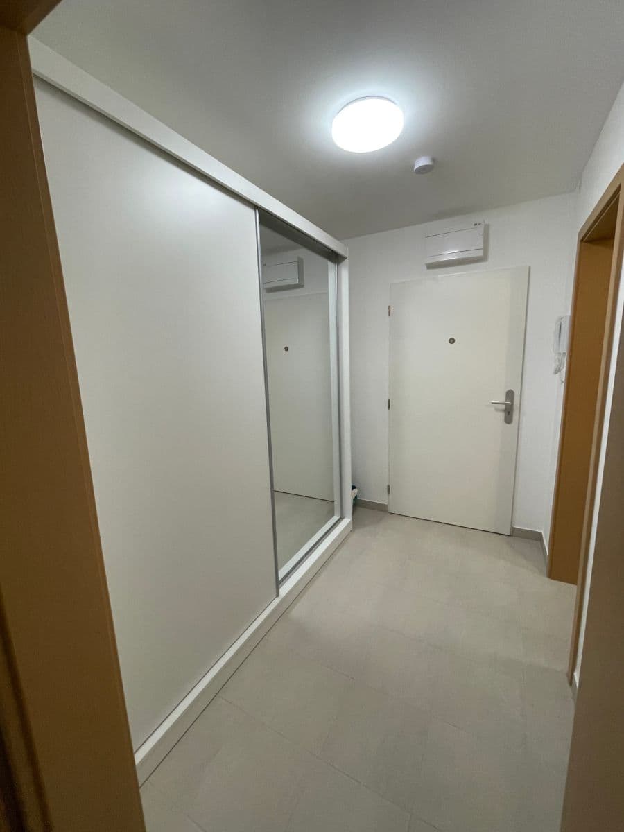 Prenájom bytu 1-izbový 36 m², Říční, Svitavy, Pardubický kraj Prenájom bytu 1-izbový 36 m², Říční, Svitavy, Pardubický kraj