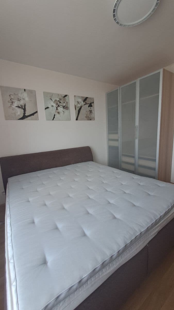 Prenájom bytu 2-izbový 59 m², Milotická, Praha, Praha Prenájom bytu 2-izbový 59 m², Milotická, Praha, Praha