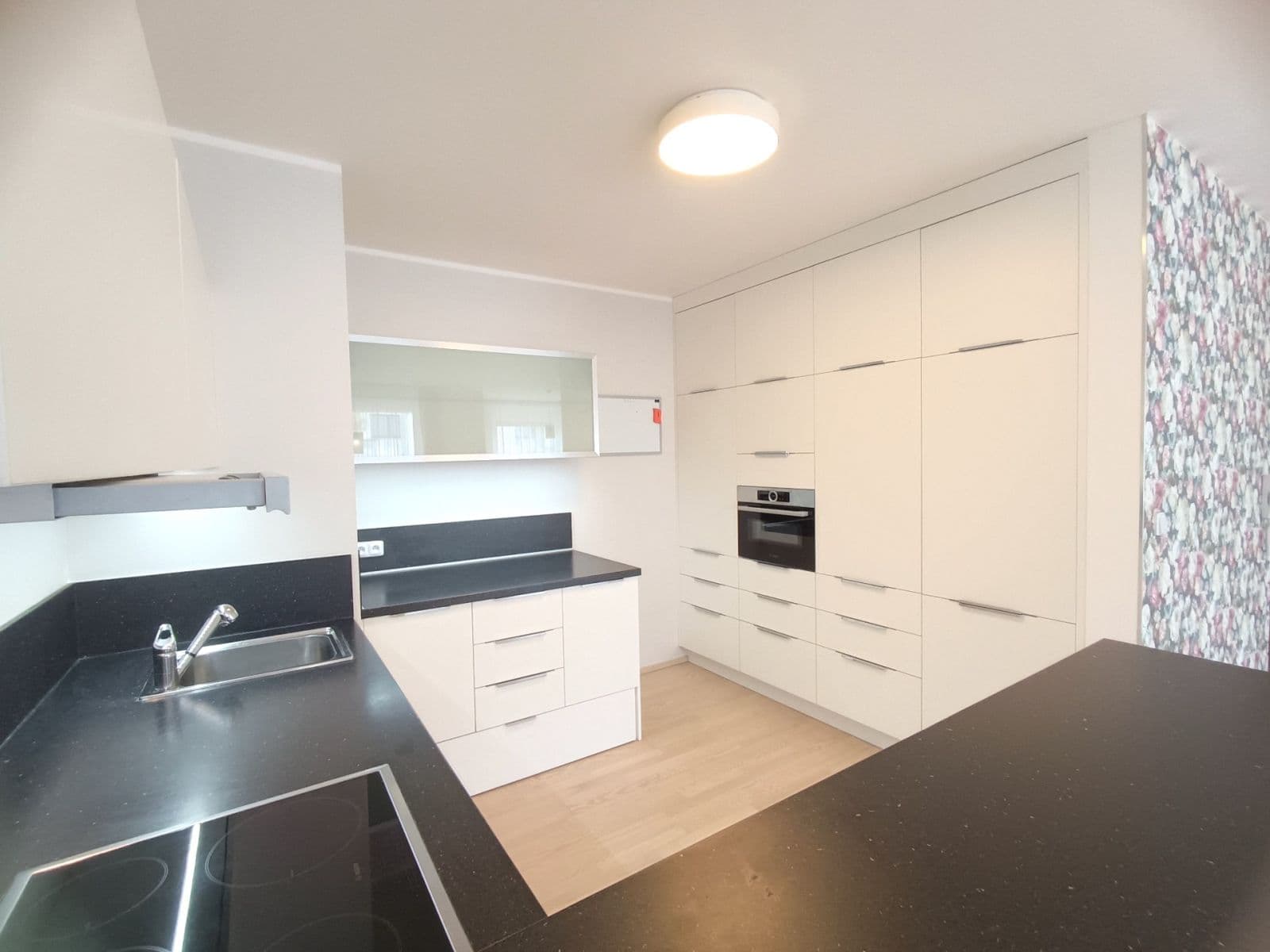 Prenájom bytu 3-izbový 104 m², Zakšínská, Praha, Praha Prenájom bytu 3-izbový 104 m², Zakšínská, Praha, Praha