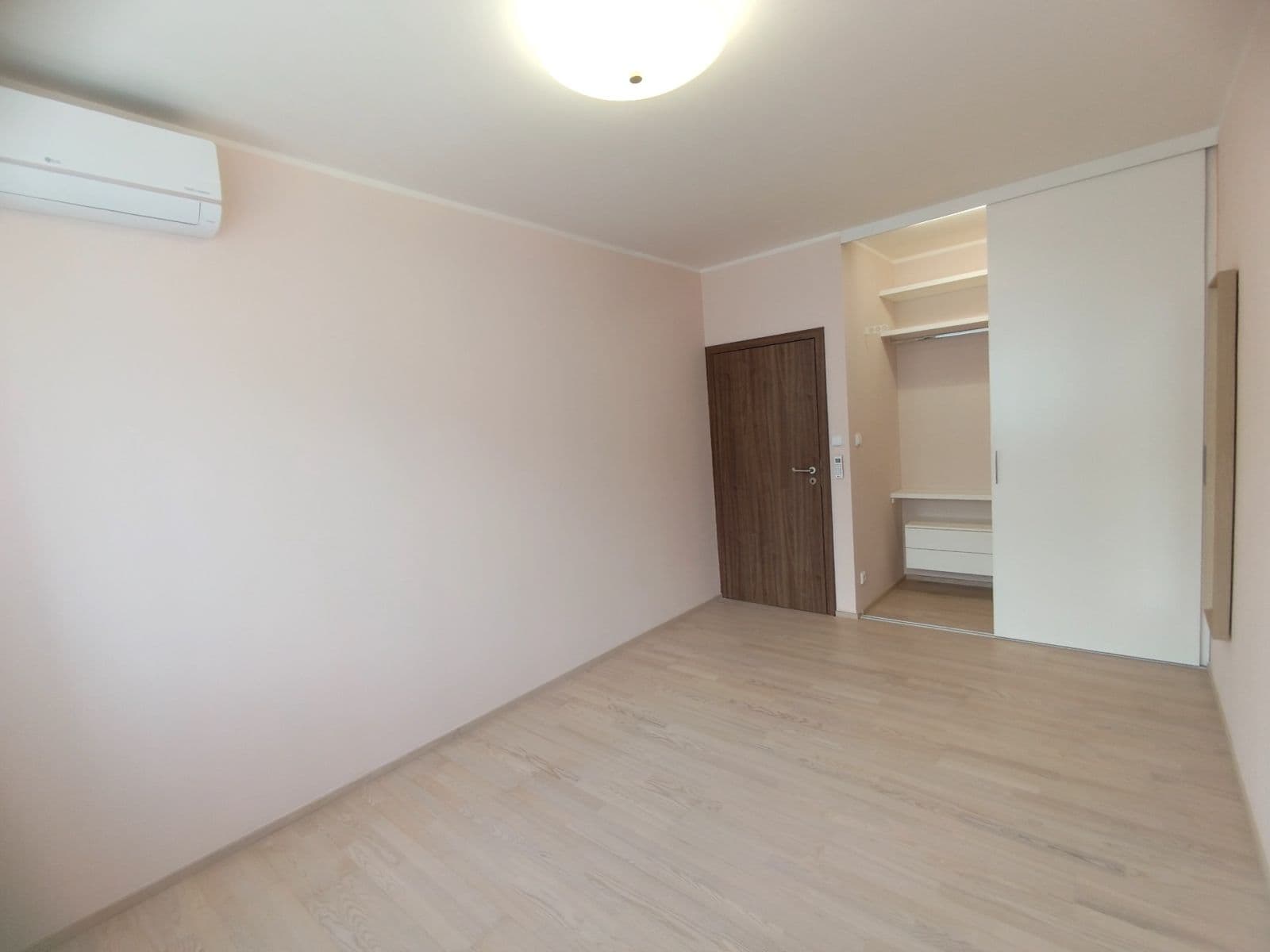 Prenájom bytu 3-izbový 104 m², Zakšínská, Praha, Praha Prenájom bytu 3-izbový 104 m², Zakšínská, Praha, Praha