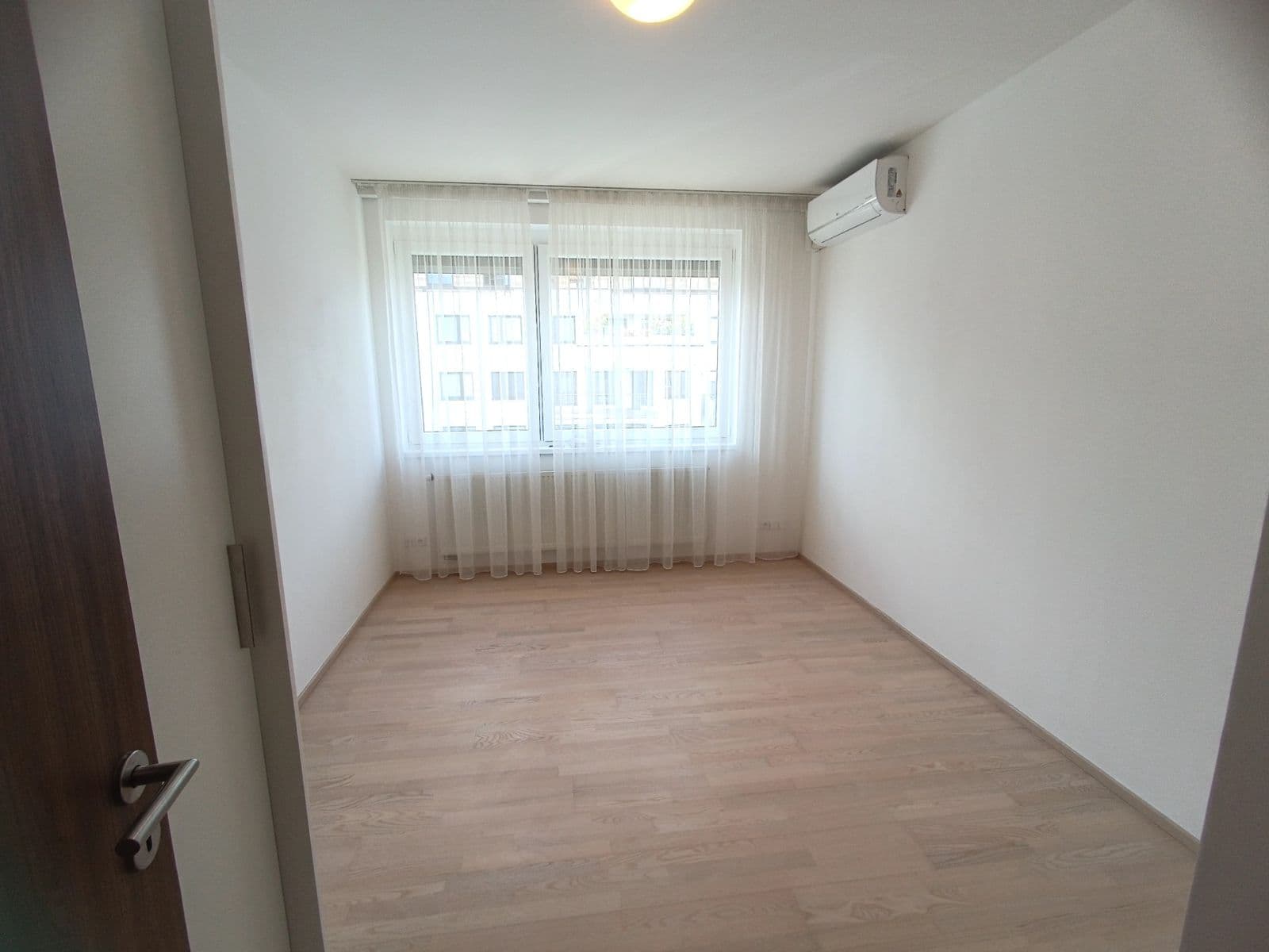 Prenájom bytu 3-izbový 104 m², Zakšínská, Praha, Praha Prenájom bytu 3-izbový 104 m², Zakšínská, Praha, Praha