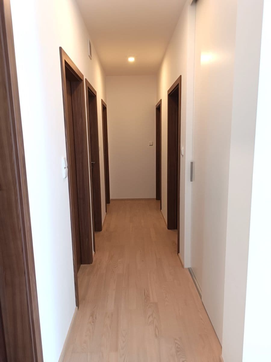 Prenájom bytu 3-izbový 104 m², Zakšínská, Praha, Praha Prenájom bytu 3-izbový 104 m², Zakšínská, Praha, Praha