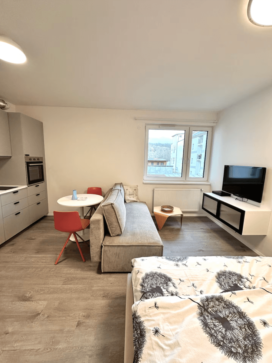 Prenájom bytu 1-izbový 30 m², Nad Kolčavkou, Praha, Praha Prenájom bytu 1-izbový 30 m², Nad Kolčavkou, Praha, Praha