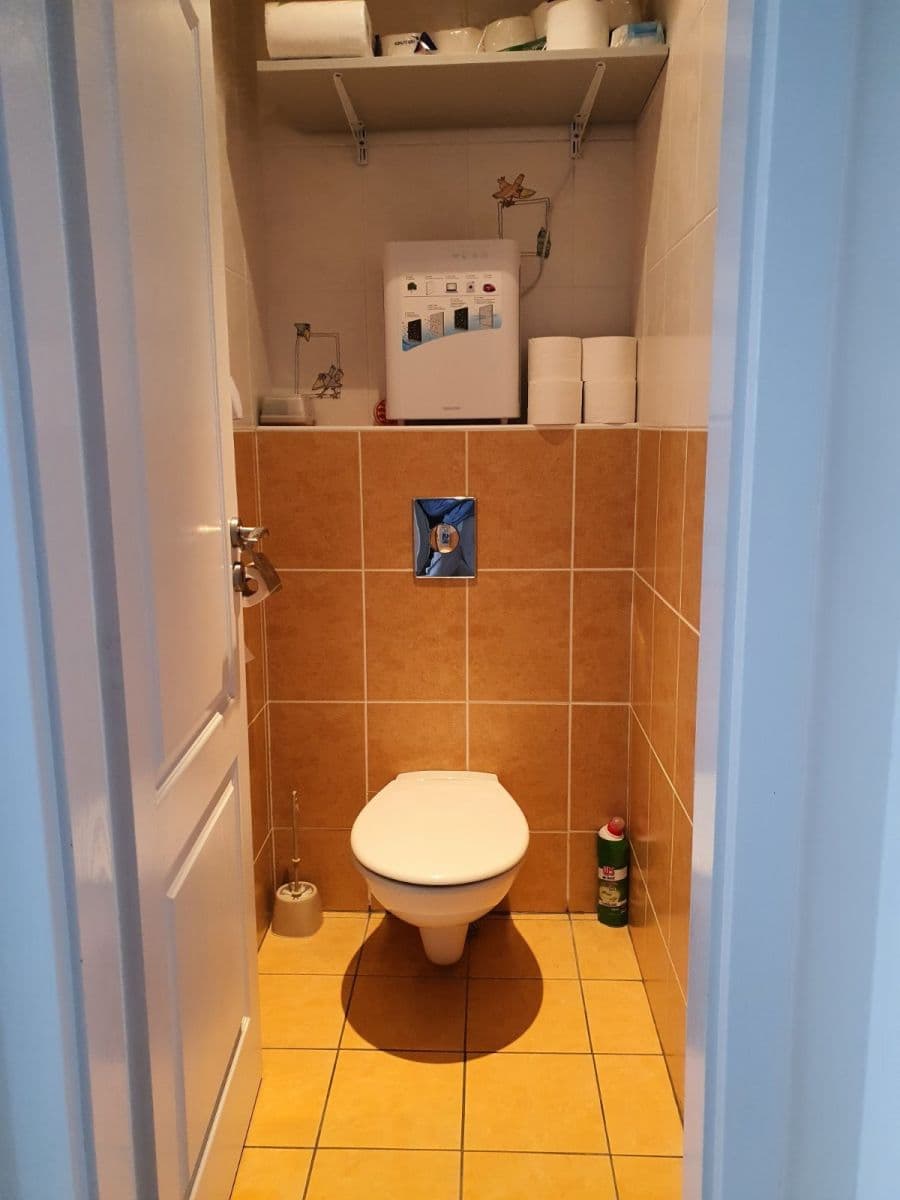 Prenájom bytu 3-izbový 69 m², Ješetická, Praha, Praha Prenájom bytu 3-izbový 69 m², Ješetická, Praha, Praha