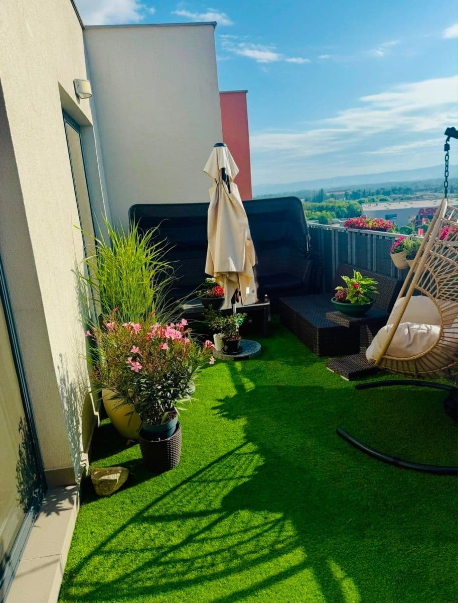 Prenájom bytu 4-izbový 105 m², Edvarda Beneše, Olomouc, Olomoucký kraj Prenájom bytu 4-izbový 105 m², Edvarda Beneše, Olomouc, Olomoucký kraj