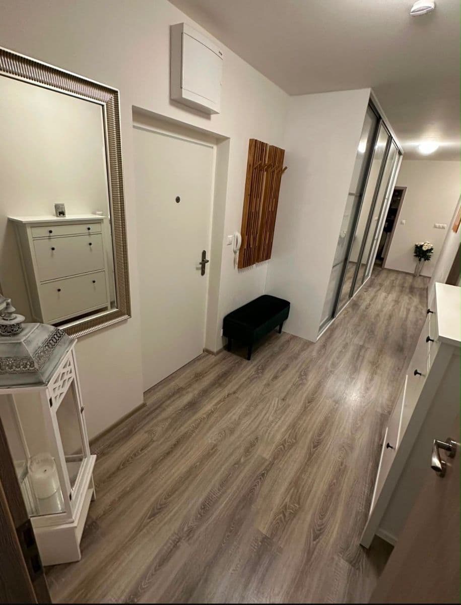 Prenájom bytu 4-izbový 105 m², Edvarda Beneše, Olomouc, Olomoucký kraj Prenájom bytu 4-izbový 105 m², Edvarda Beneše, Olomouc, Olomoucký kraj