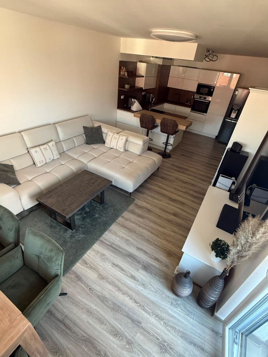 Prenájom bytu 4-izbový 105 m², Edvarda Beneše, Olomouc, Olomoucký kraj Prenájom bytu 4-izbový 105 m², Edvarda Beneše, Olomouc, Olomoucký kraj