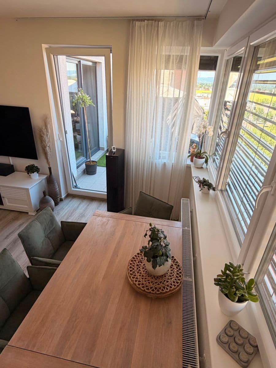 Prenájom bytu 4-izbový 105 m², Edvarda Beneše, Olomouc, Olomoucký kraj Prenájom bytu 4-izbový 105 m², Edvarda Beneše, Olomouc, Olomoucký kraj