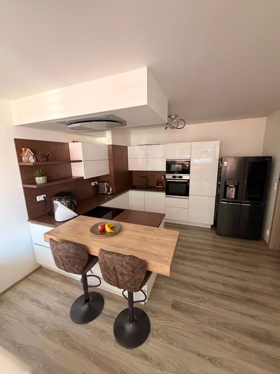 Prenájom bytu 4-izbový 105 m², Edvarda Beneše, Olomouc, Olomoucký kraj Prenájom bytu 4-izbový 105 m², Edvarda Beneše, Olomouc, Olomoucký kraj
