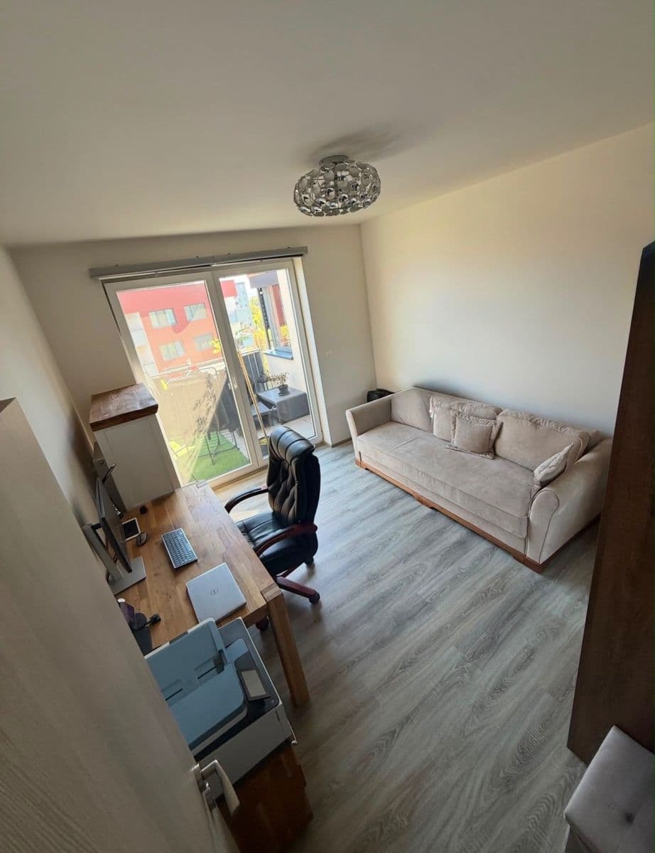 Prenájom bytu 4-izbový 105 m², Edvarda Beneše, Olomouc, Olomoucký kraj Prenájom bytu 4-izbový 105 m², Edvarda Beneše, Olomouc, Olomoucký kraj