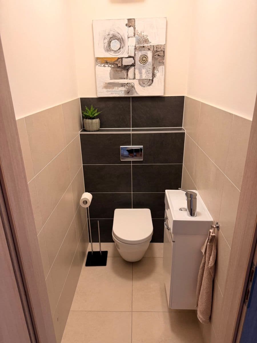 Prenájom bytu 4-izbový 105 m², Edvarda Beneše, Olomouc, Olomoucký kraj Prenájom bytu 4-izbový 105 m², Edvarda Beneše, Olomouc, Olomoucký kraj