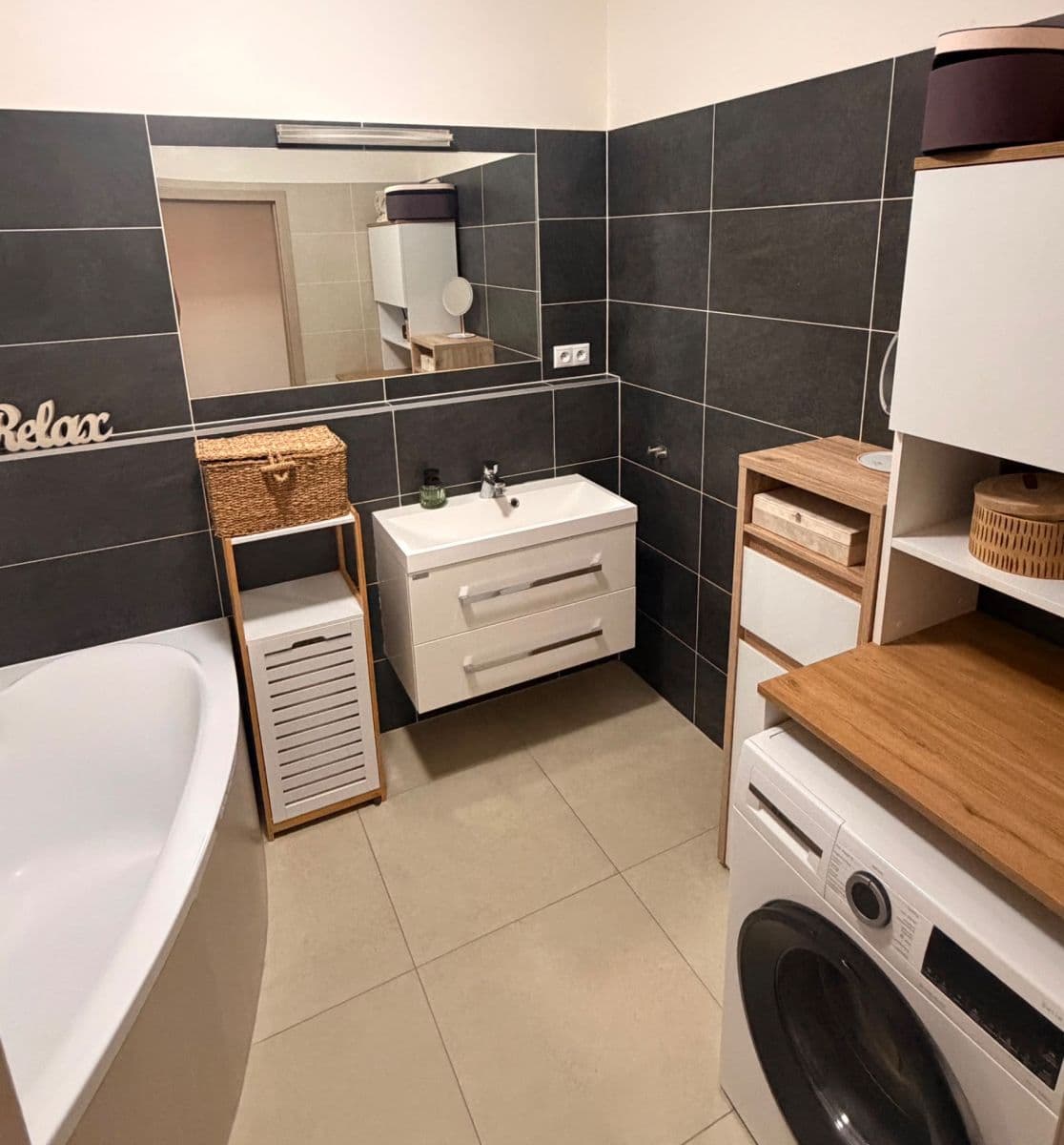 Prenájom bytu 4-izbový 105 m², Edvarda Beneše, Olomouc, Olomoucký kraj Prenájom bytu 4-izbový 105 m², Edvarda Beneše, Olomouc, Olomoucký kraj