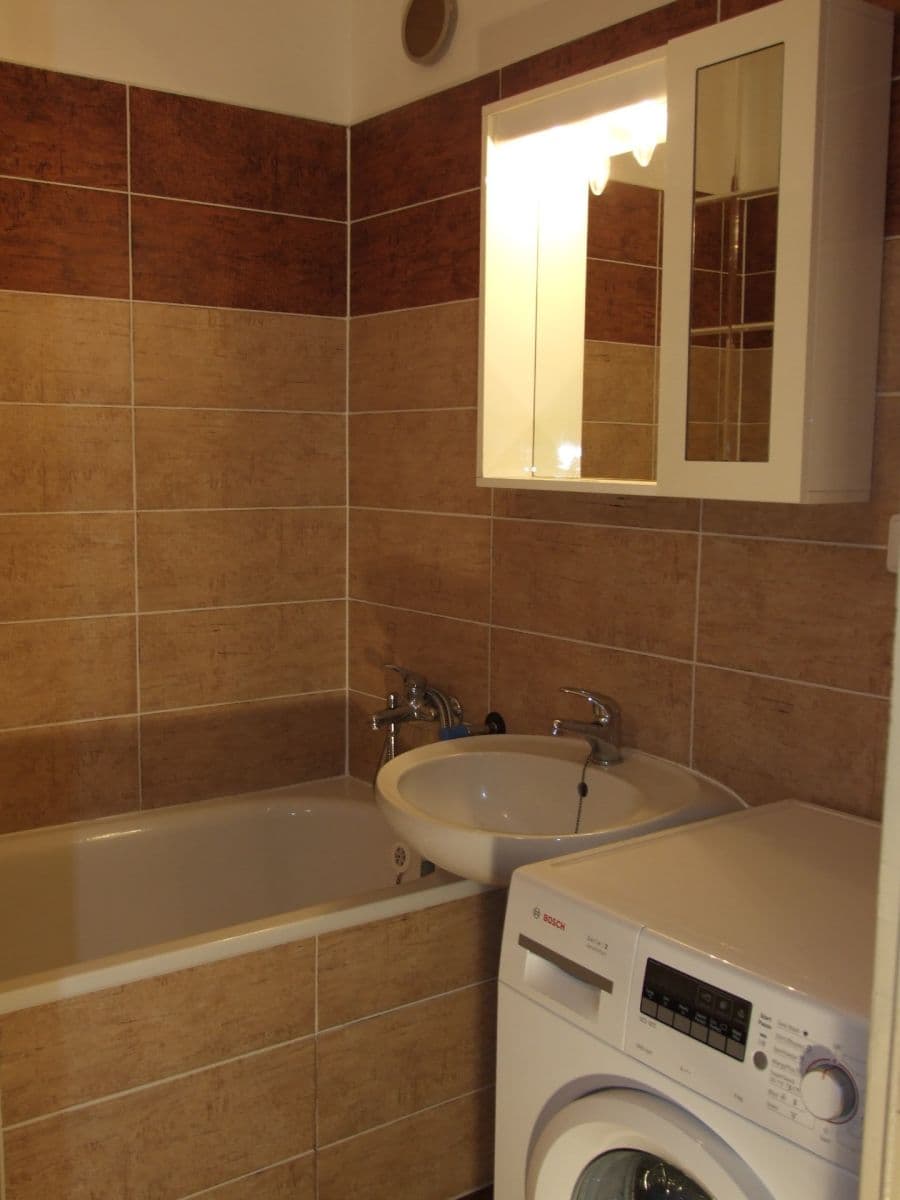 Prenájom bytu 3-izbový 71 m², Breitcetlova, Praha, Praha Prenájom bytu 3-izbový 71 m², Breitcetlova, Praha, Praha