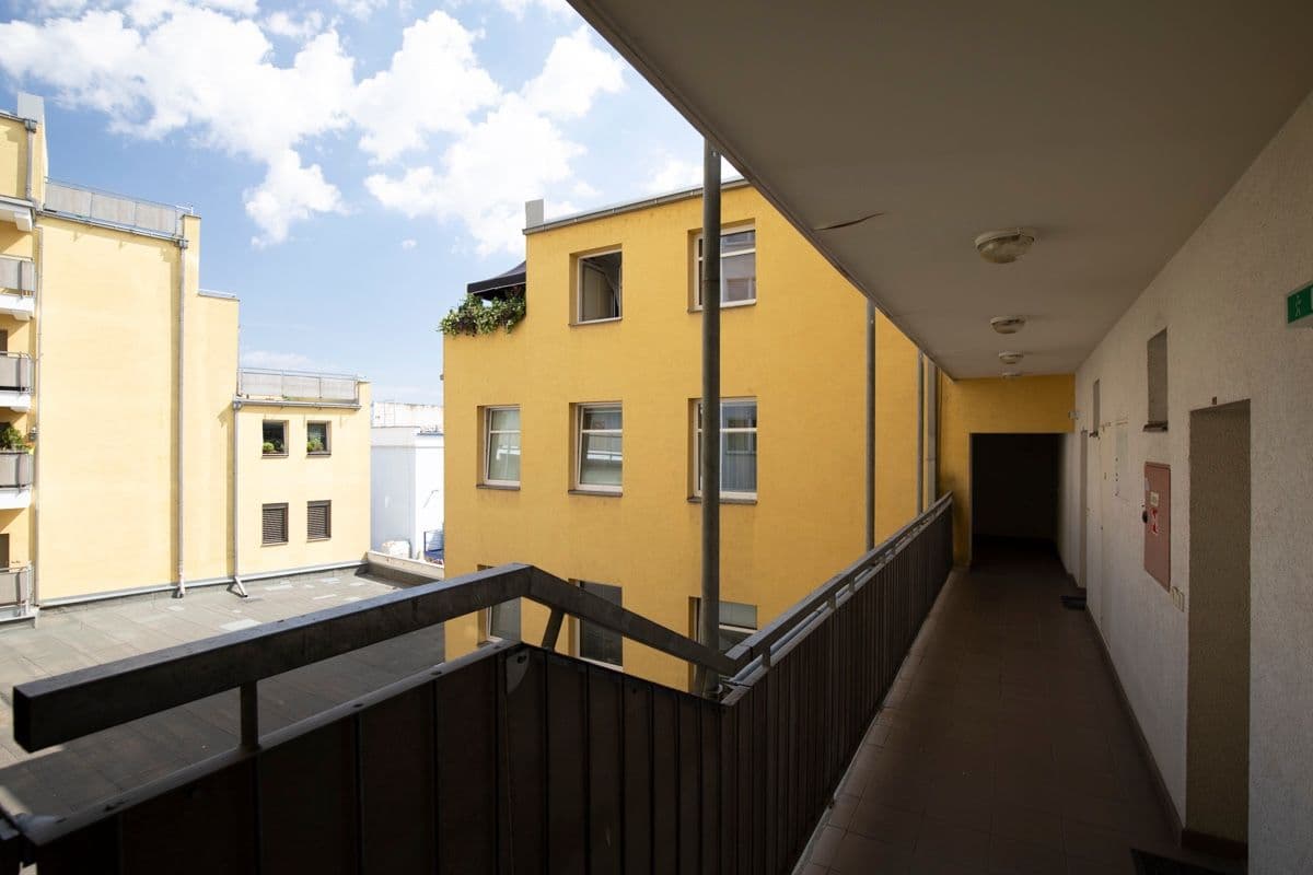 Prenájom bytu 1-izbový 37 m², Jemnická, Praha, Praha Prenájom bytu 1-izbový 37 m², Jemnická, Praha, Praha