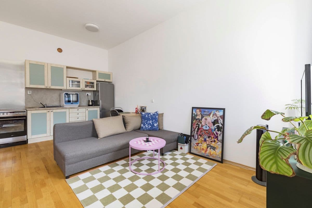 Prenájom bytu 1-izbový 37 m², Jemnická, Praha, Praha Prenájom bytu 1-izbový 37 m², Jemnická, Praha, Praha