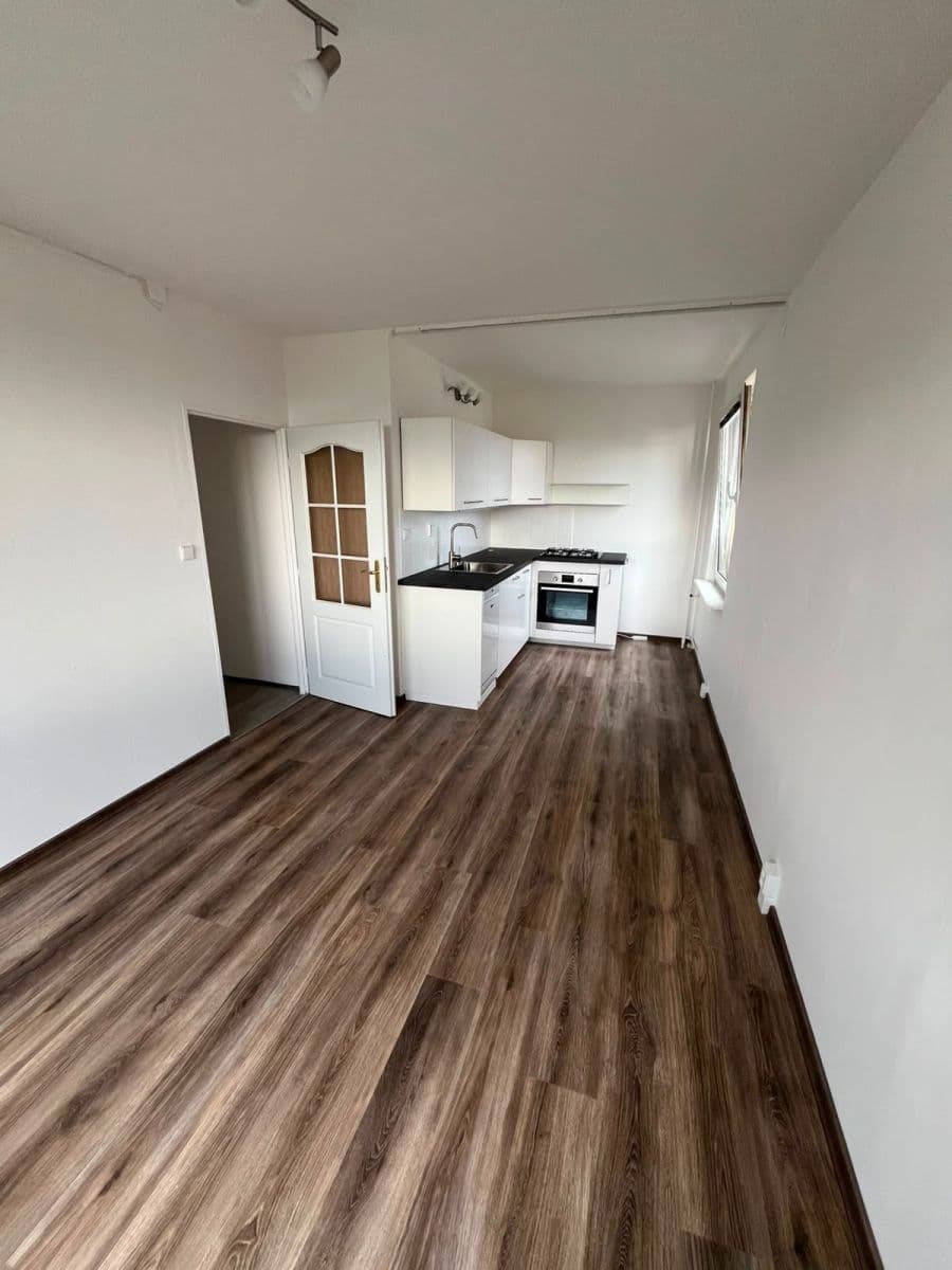 Prenájom bytu 2-izbový 40 m², Písečná, Praha, Praha Prenájom bytu 2-izbový 40 m², Písečná, Praha, Praha