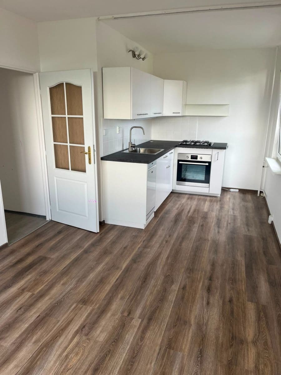 Prenájom bytu 2-izbový 40 m², Písečná, Praha, Praha Prenájom bytu 2-izbový 40 m², Písečná, Praha, Praha