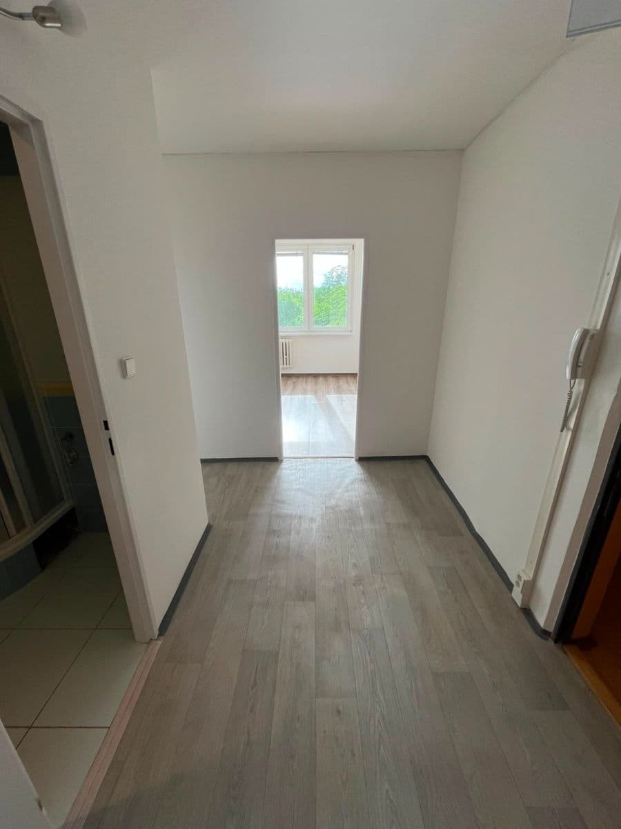 Prenájom bytu 2-izbový 40 m², Písečná, Praha, Praha Prenájom bytu 2-izbový 40 m², Písečná, Praha, Praha