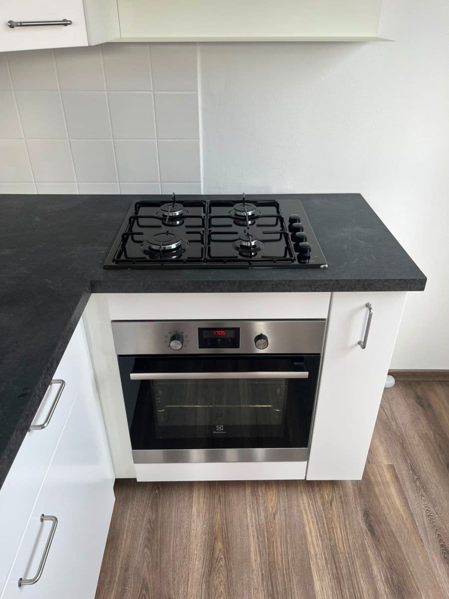 Prenájom bytu 2-izbový 40 m², Písečná, Praha, Praha Prenájom bytu 2-izbový 40 m², Písečná, Praha, Praha