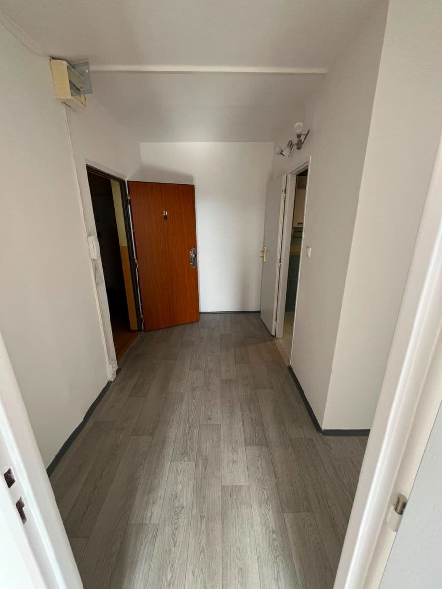 Prenájom bytu 2-izbový 40 m², Písečná, Praha, Praha Prenájom bytu 2-izbový 40 m², Písečná, Praha, Praha