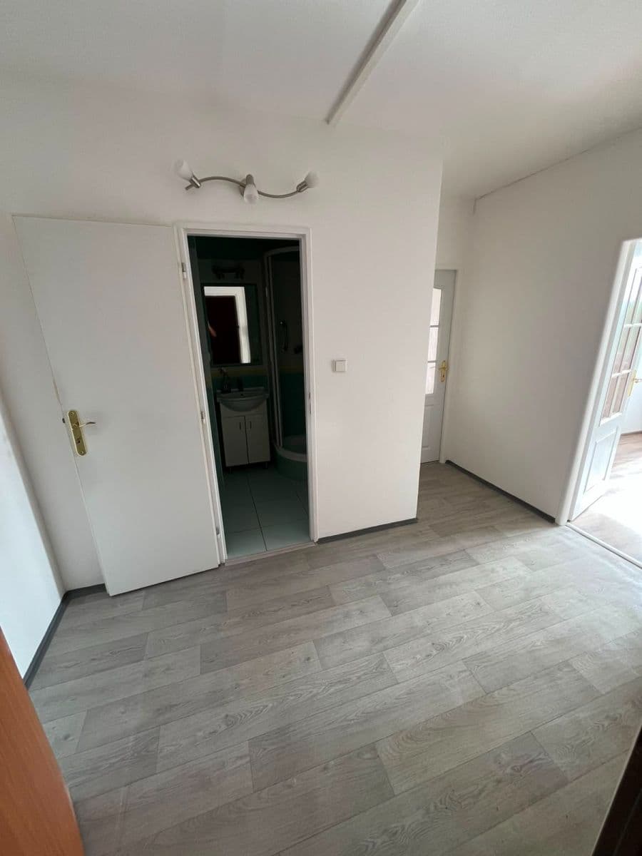 Prenájom bytu 2-izbový 40 m², Písečná, Praha, Praha Prenájom bytu 2-izbový 40 m², Písečná, Praha, Praha
