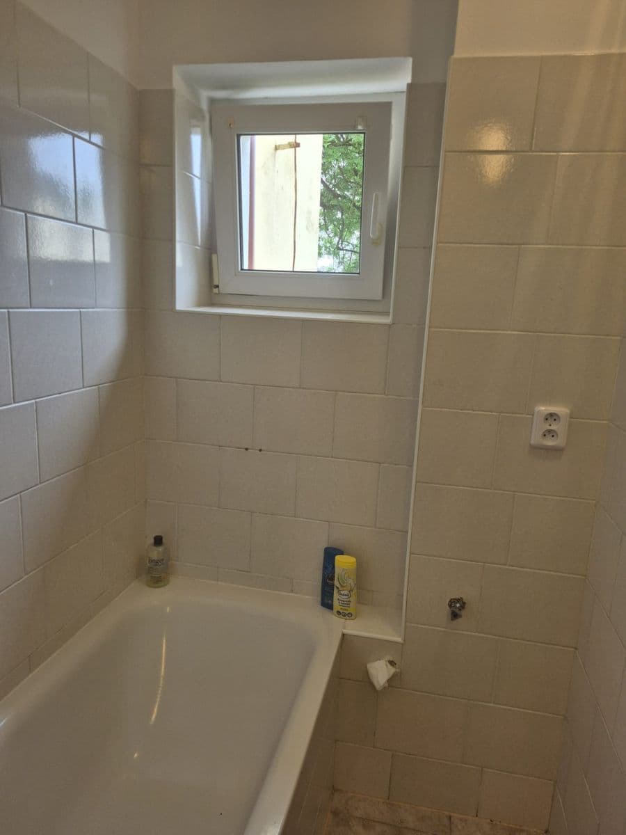 Prenájom bytu 2-izbový 48 m², Vančurova, Cheb, Karlovarský kraj Prenájom bytu 2-izbový 48 m², Vančurova, Cheb, Karlovarský kraj