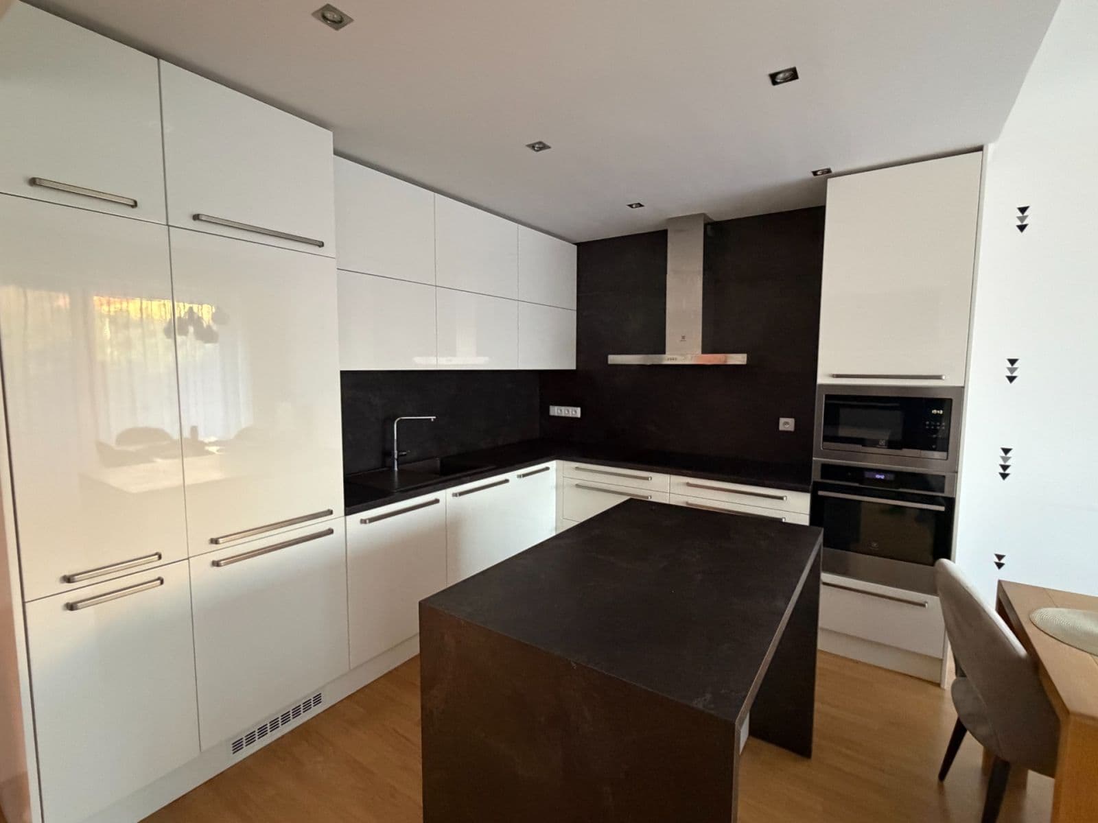 Prenájom bytu 3-izbový 74 m², Luštěnická, Praha, Praha Prenájom bytu 3-izbový 74 m², Luštěnická, Praha, Praha