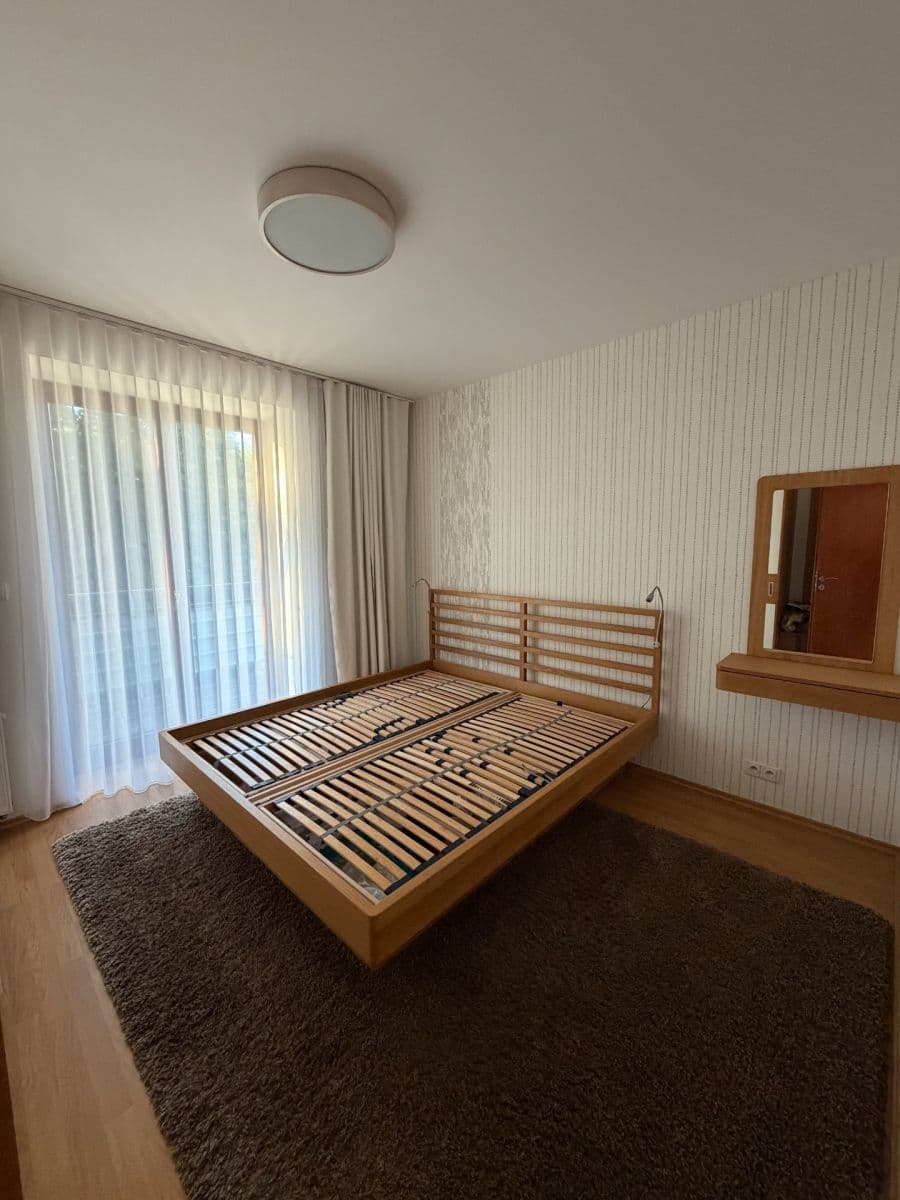 Prenájom bytu 3-izbový 74 m², Luštěnická, Praha, Praha Prenájom bytu 3-izbový 74 m², Luštěnická, Praha, Praha