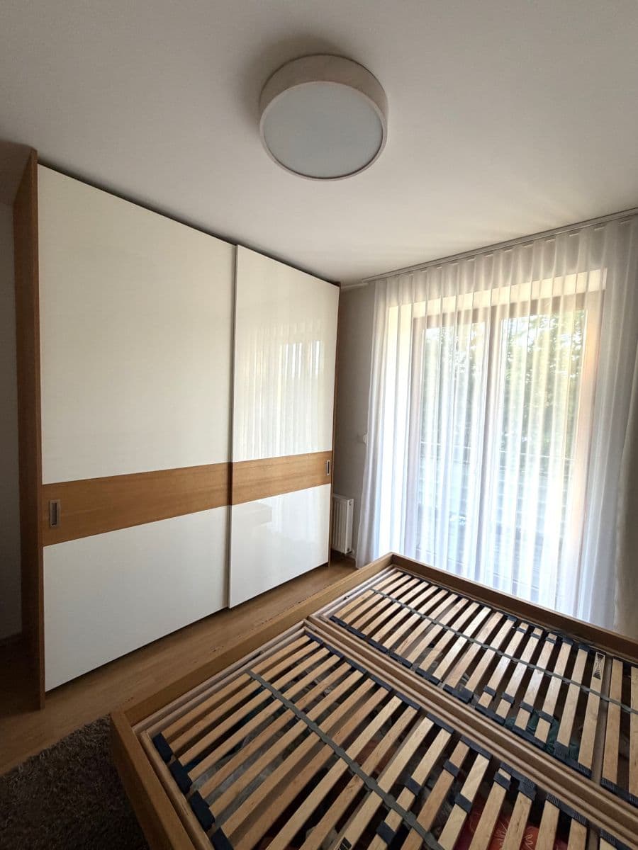 Prenájom bytu 3-izbový 74 m², Luštěnická, Praha, Praha Prenájom bytu 3-izbový 74 m², Luštěnická, Praha, Praha