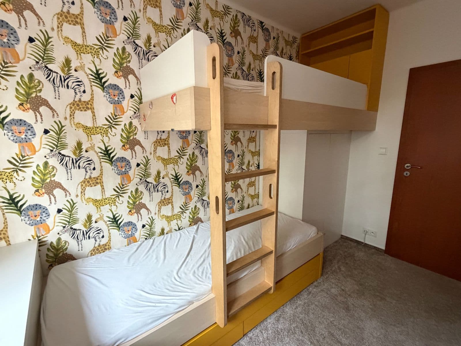 Prenájom bytu 3-izbový 74 m², Luštěnická, Praha, Praha Prenájom bytu 3-izbový 74 m², Luštěnická, Praha, Praha