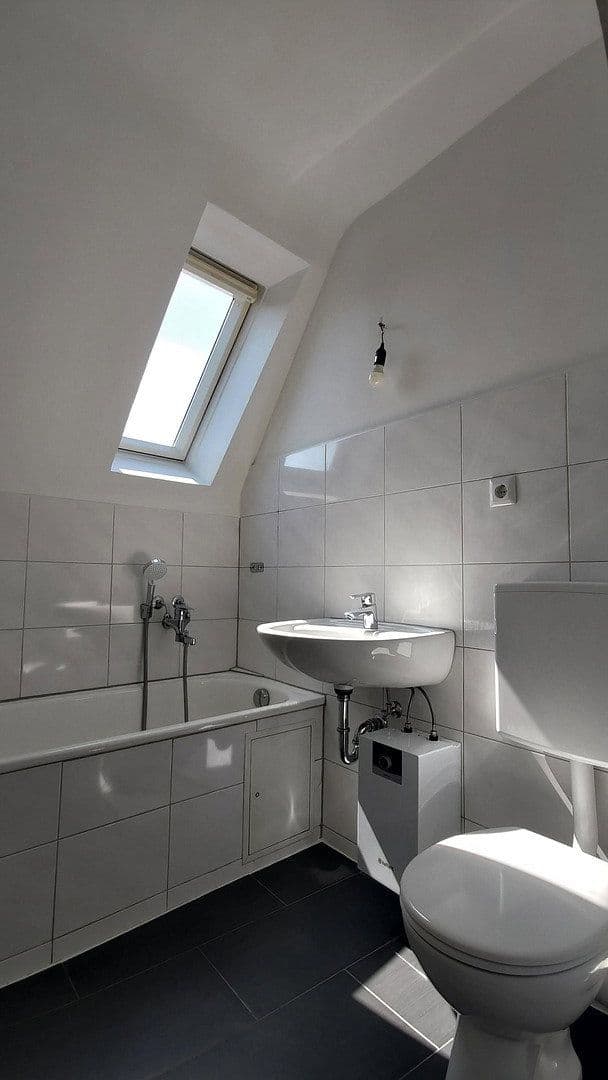 Prenájom bytu 2-izbový 41 m², Emilstr. 17, Wuppertal, Severné Porýnie - Westfálsko Prenájom bytu 2-izbový 41 m², Emilstr. 17, Wuppertal, Severné Porýnie - Westfálsko