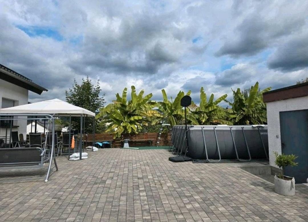 Predaj domu 200 m², pozemek 1.015 m², Freudenberg, Bádensko-Wurttembersko Predaj domu 200 m², pozemek 1.015 m², Freudenberg, Bádensko-Wurttembersko