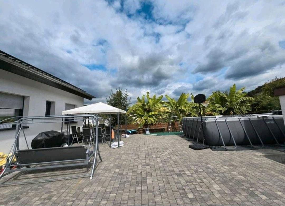 Predaj domu 200 m², pozemek 1.015 m², Freudenberg, Bádensko-Wurttembersko Predaj domu 200 m², pozemek 1.015 m², Freudenberg, Bádensko-Wurttembersko