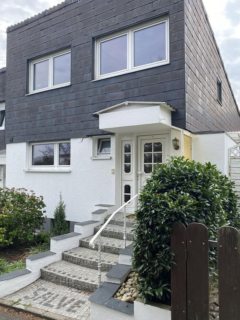 Predaj domu 122 m², pozemek 319 m², Untereisesheim, Bádensko-Wurttembersko Predaj domu 122 m², pozemek 319 m², Untereisesheim, Bádensko-Wurttembersko
