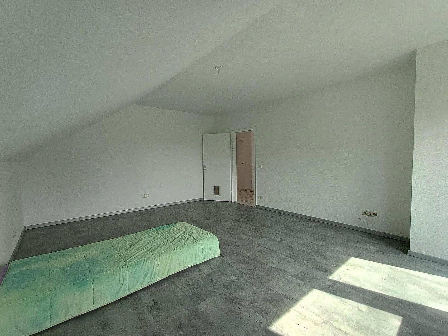 Predaj domu 155 m², pozemek 582 m², Berg, Porýnie-Falcko Predaj domu 155 m², pozemek 582 m², Berg, Porýnie-Falcko