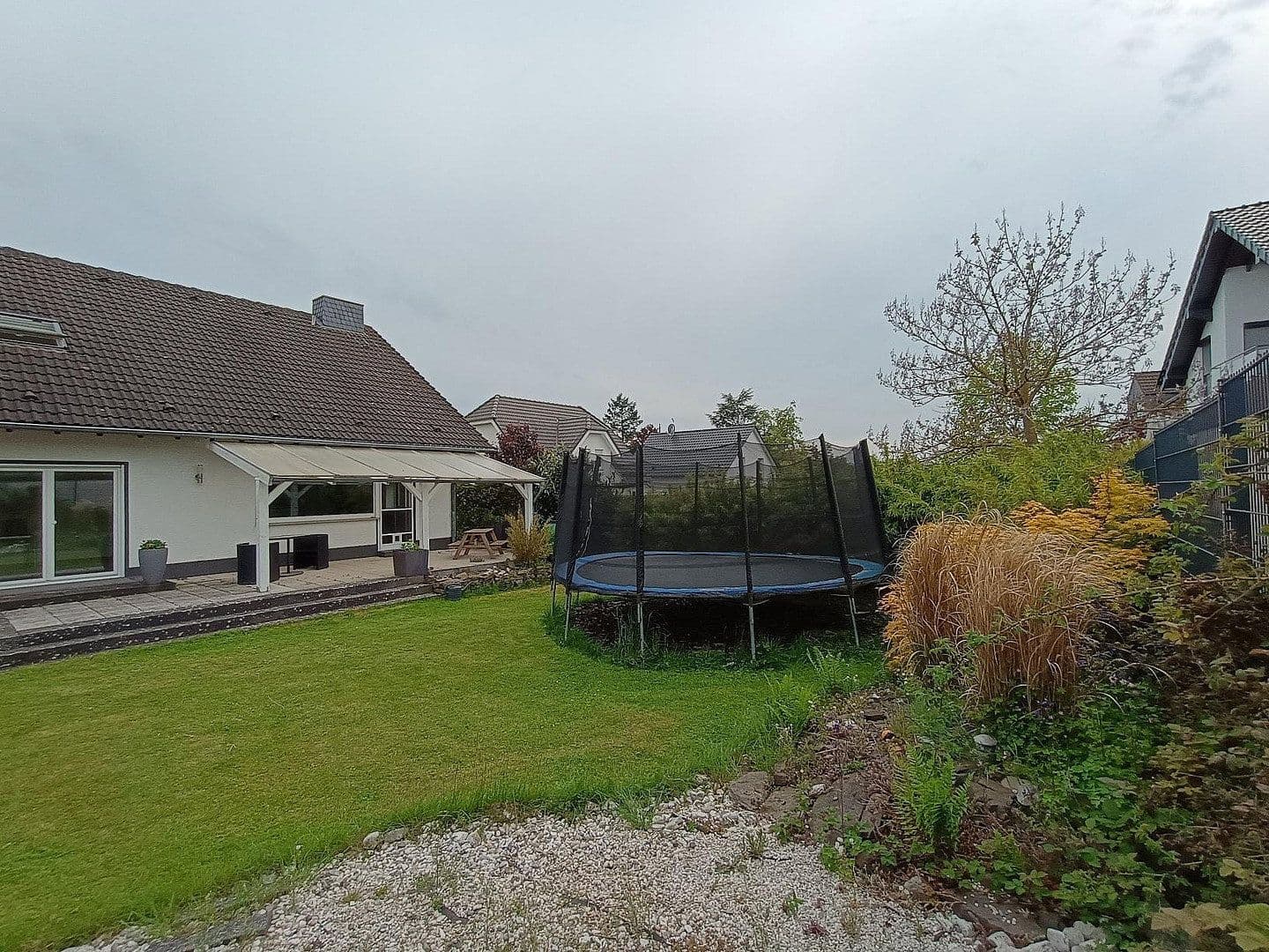 Predaj domu 155 m², pozemek 582 m², Berg, Porýnie-Falcko Predaj domu 155 m², pozemek 582 m², Berg, Porýnie-Falcko