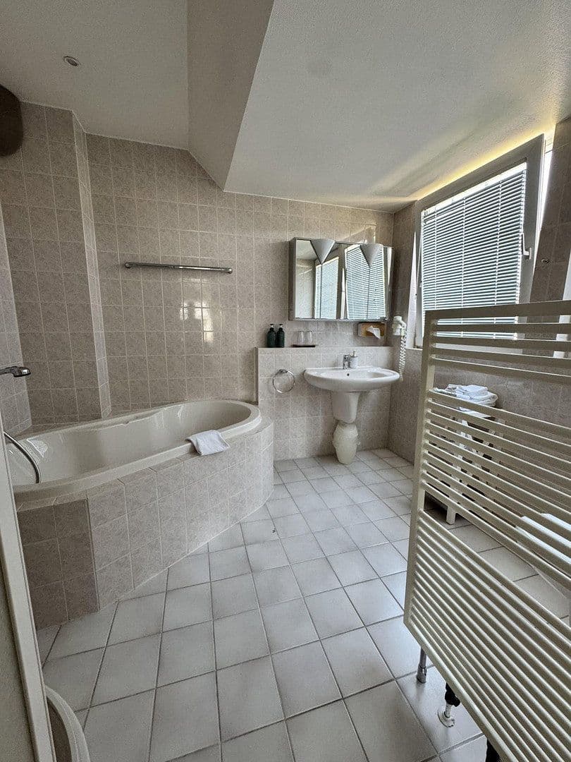 Prenájom bytu 1-izbový 40 m², Dombach-Sander-Straße 72, Bergisch Gladbach, Severné Porýnie - Westfálsko Prenájom bytu 1-izbový 40 m², Dombach-Sander-Straße 72, Bergisch Gladbach, Severné Porýnie - Westfálsko