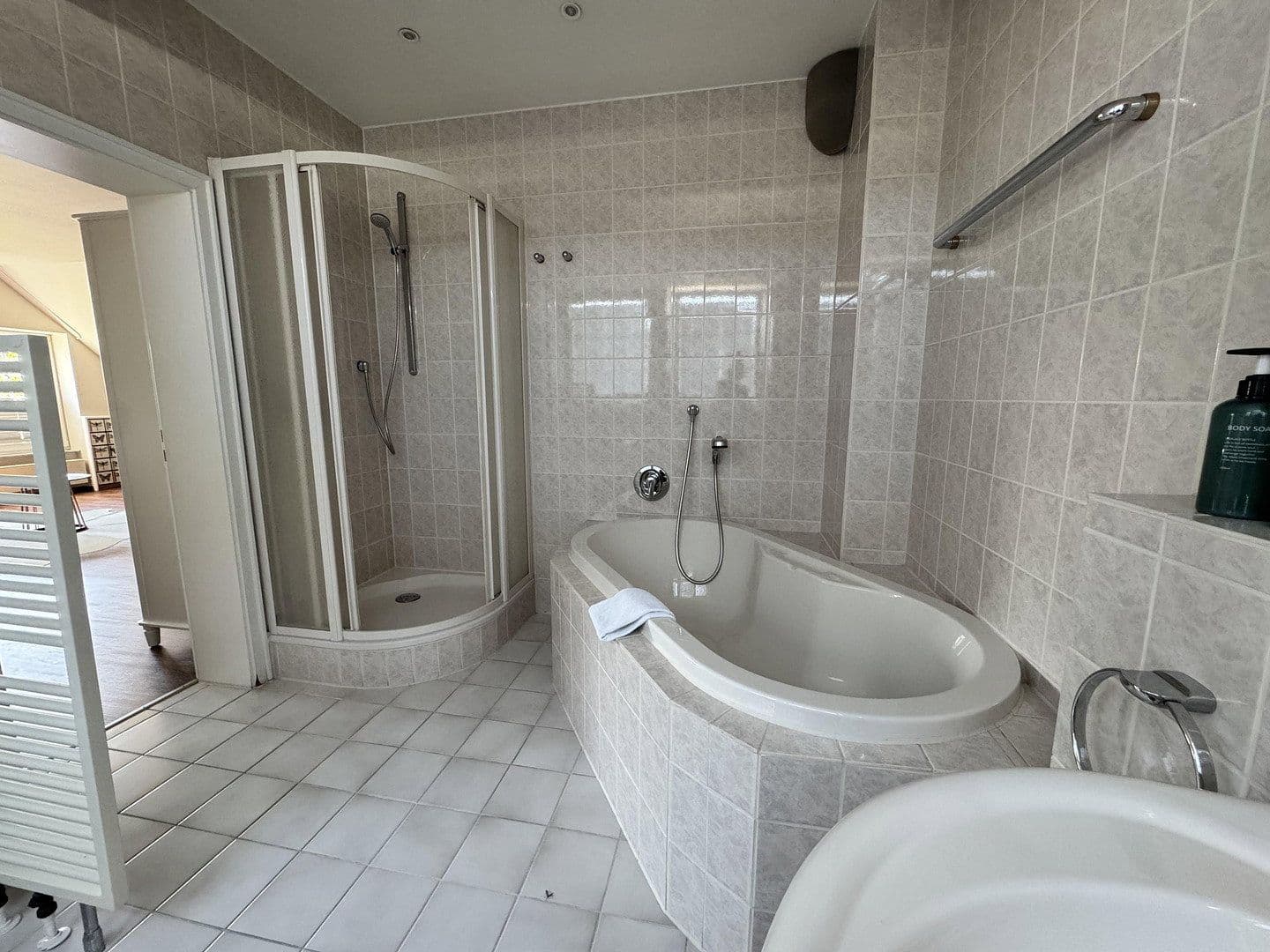 Prenájom bytu 1-izbový 40 m², Dombach-Sander-Straße 72, Bergisch Gladbach, Severné Porýnie - Westfálsko Prenájom bytu 1-izbový 40 m², Dombach-Sander-Straße 72, Bergisch Gladbach, Severné Porýnie - Westfálsko
