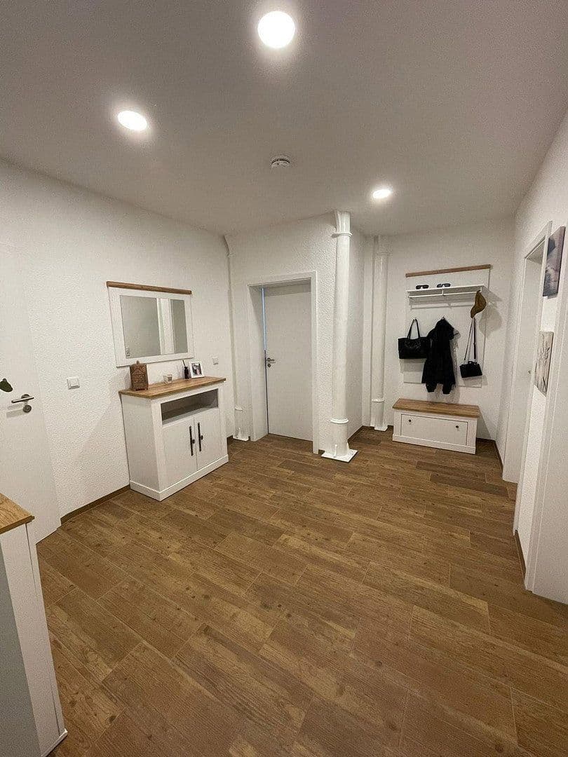 Prenájom bytu 3-izbový 92 m², Zwickauer Str. 481, Chemnitz, Sasko Prenájom bytu 3-izbový 92 m², Zwickauer Str. 481, Chemnitz, Sasko