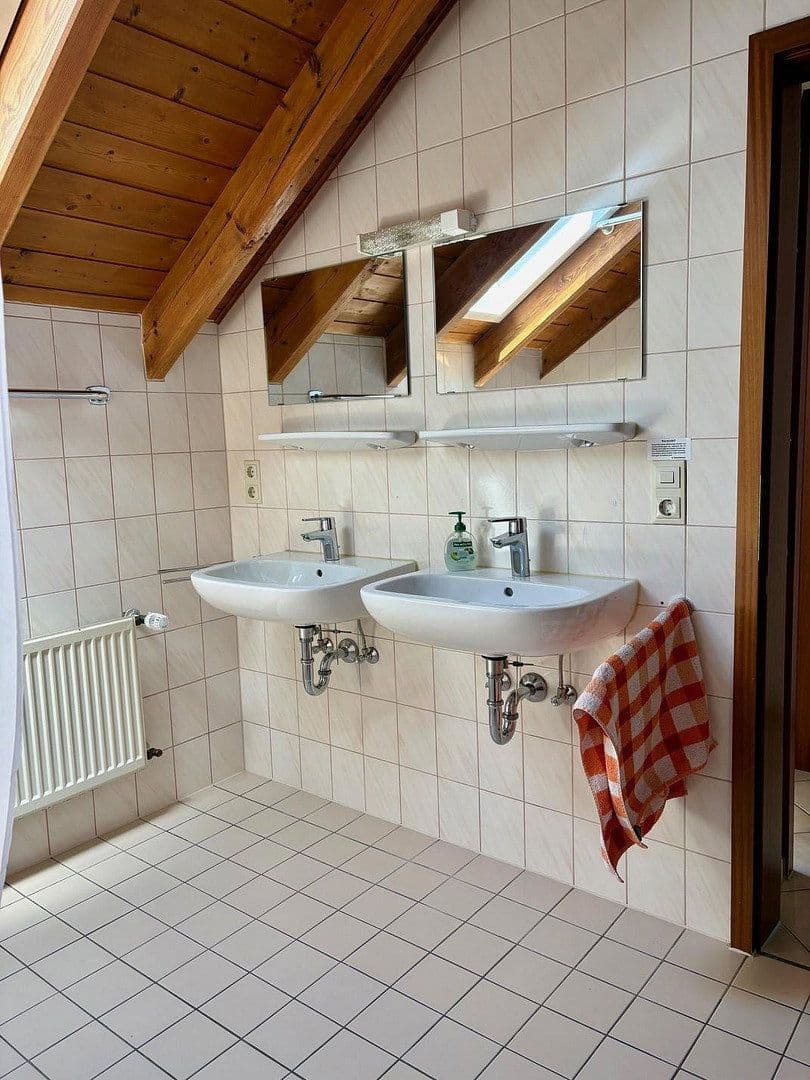 Prenájom bytu 2-izbový 80 m², Eberstadt, Bádensko-Wurttembersko Prenájom bytu 2-izbový 80 m², Eberstadt, Bádensko-Wurttembersko