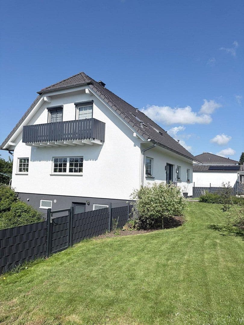 Predaj domu 170 m², pozemek 1.599 m², Wied, Porýnie-Falcko Predaj domu 170 m², pozemek 1.599 m², Wied, Porýnie-Falcko