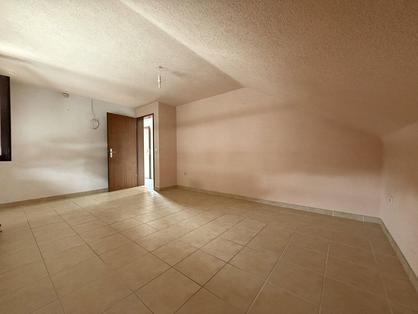 Predaj domu 250 m², pozemek 615 m², Rosenstraße 2, Schefflenz, Bádensko-Wurttembersko Predaj domu 250 m², pozemek 615 m², Rosenstraße 2, Schefflenz, Bádensko-Wurttembersko