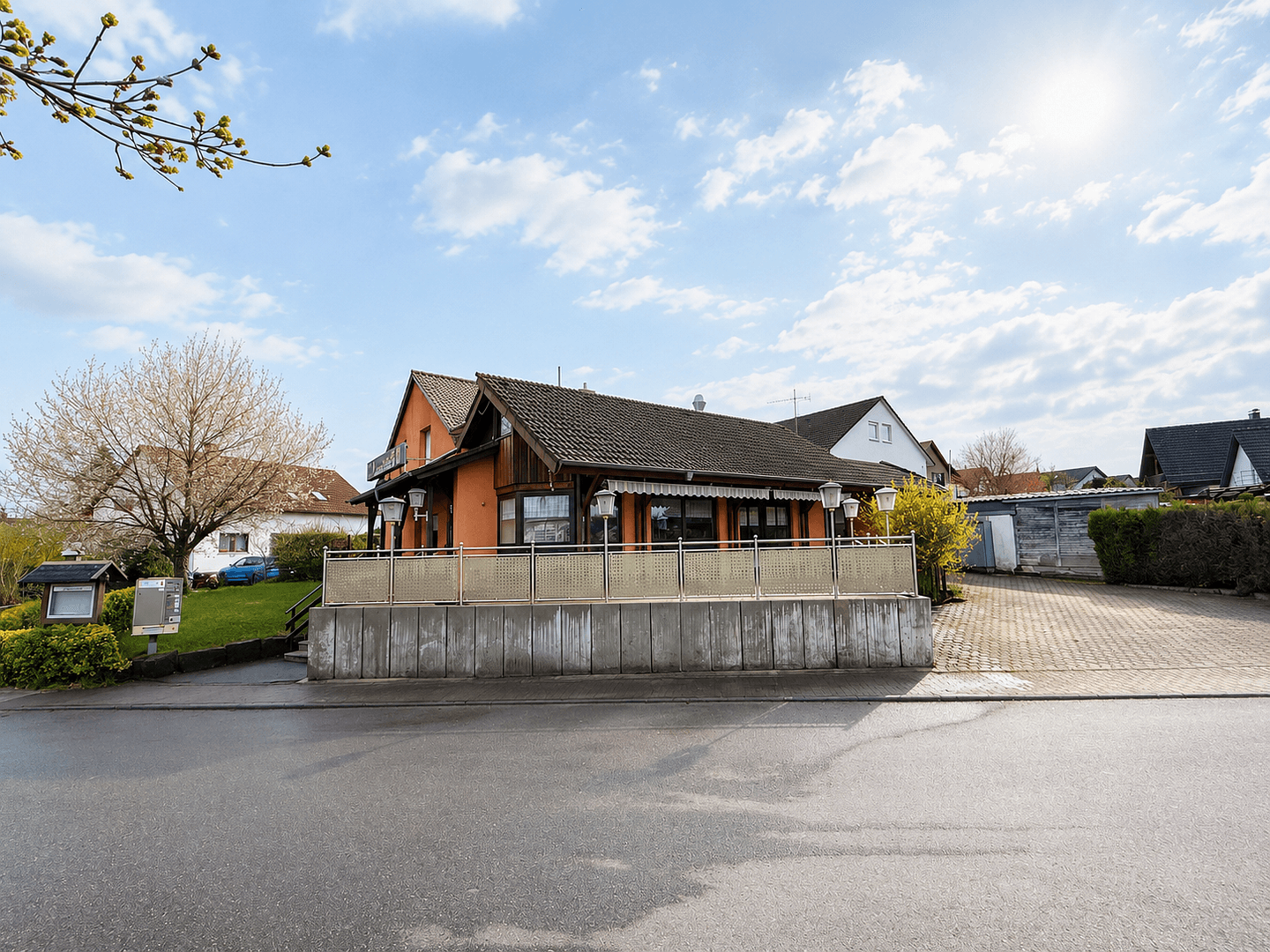 Predaj domu 250 m², pozemek 615 m², Rosenstraße 2, Schefflenz, Bádensko-Wurttembersko Predaj domu 250 m², pozemek 615 m², Rosenstraße 2, Schefflenz, Bádensko-Wurttembersko