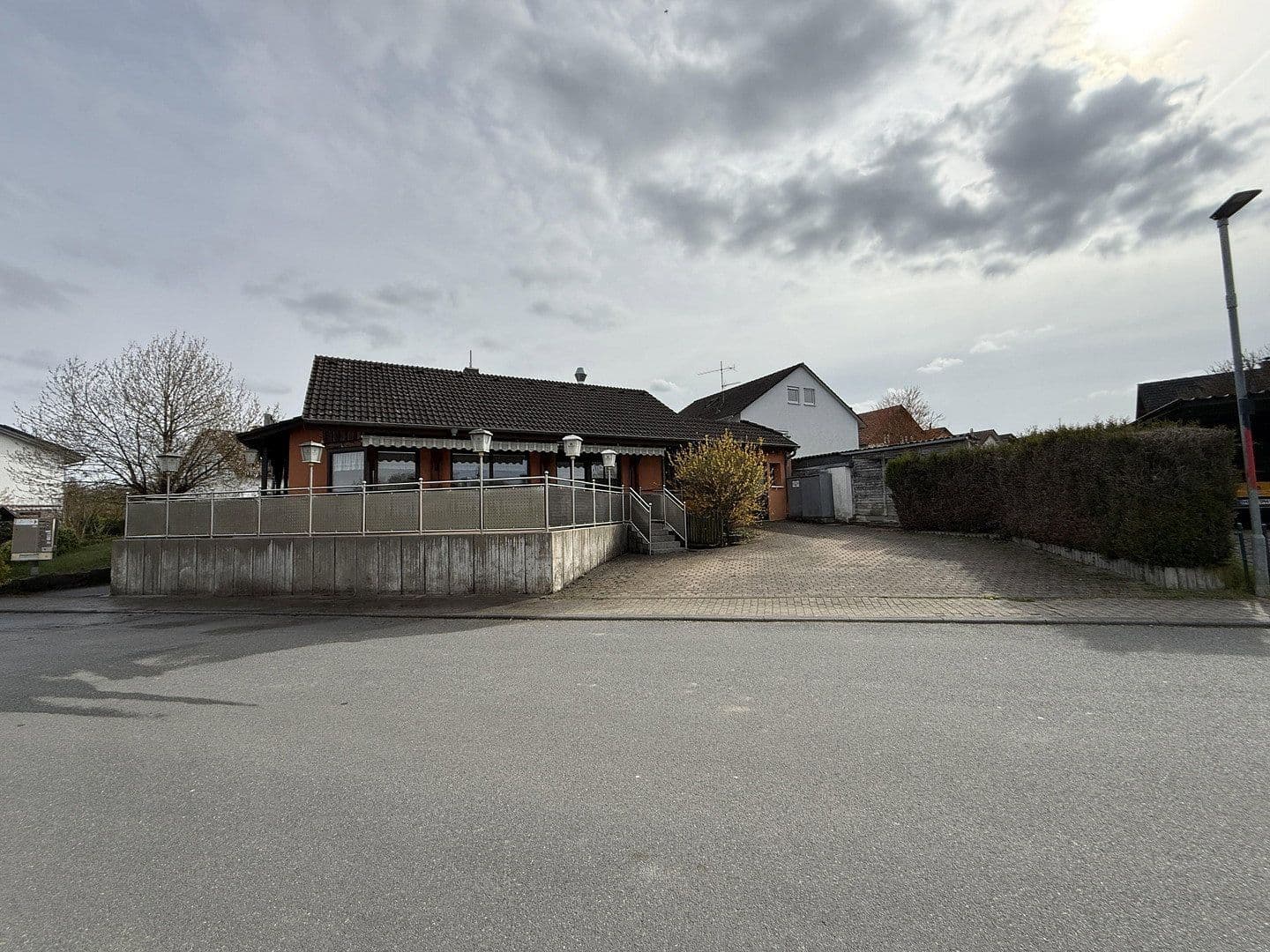 Predaj domu 250 m², pozemek 615 m², Rosenstraße 2, Schefflenz, Bádensko-Wurttembersko Predaj domu 250 m², pozemek 615 m², Rosenstraße 2, Schefflenz, Bádensko-Wurttembersko