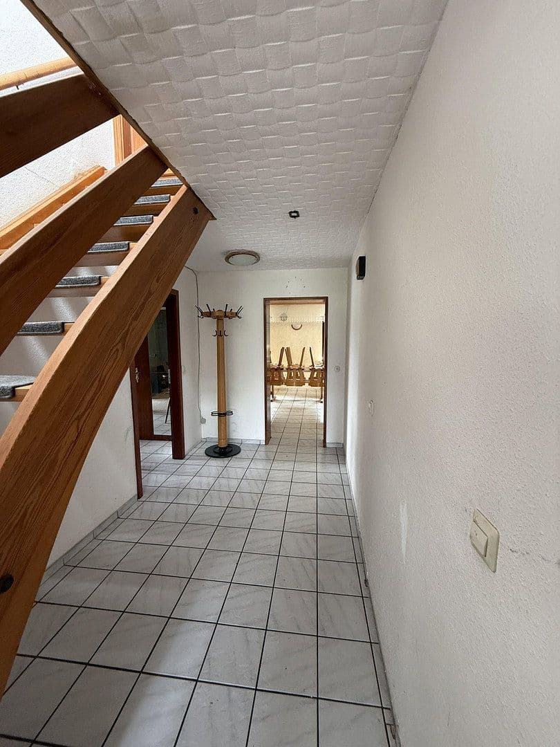 Predaj domu 250 m², pozemek 615 m², Rosenstraße 2, Schefflenz, Bádensko-Wurttembersko Predaj domu 250 m², pozemek 615 m², Rosenstraße 2, Schefflenz, Bádensko-Wurttembersko